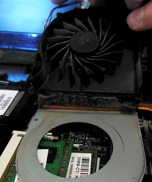 Причиною перегріву і несправності відеокарти ноутбука HP Probook 4520s був забитий пилом кулер
