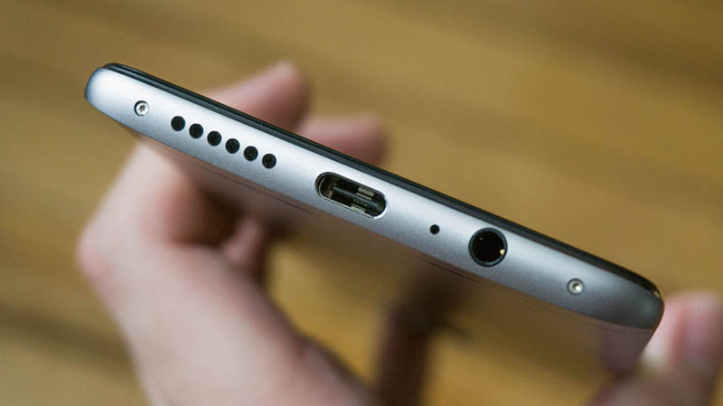 Останнім часом все більше виробників випускають смартфони з роз'ємом USB Type-C
