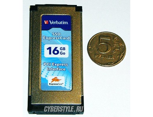 SSD і правда малий - він нагадує маленьку шоколадку, а по товщині трохи перевершує пятірублёвую монету